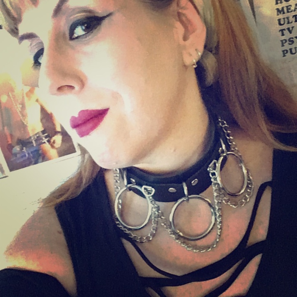 black faux leather O-ring & chain bondage collar - Picture 2 of 5